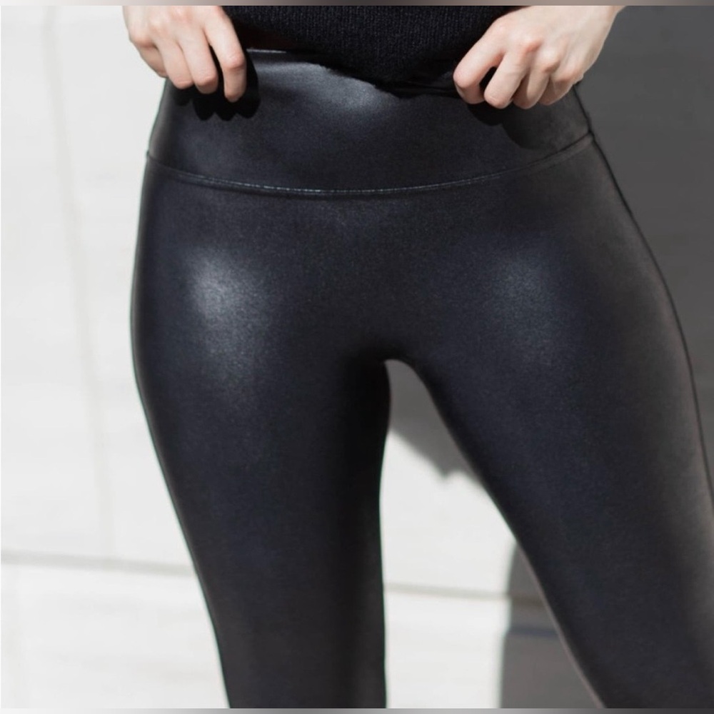 SPANX Shiny Faux leather coated Black Leggings size XL